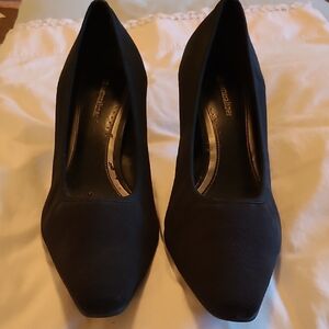 Naturalizer Black Heels Sleek Minimalist Design